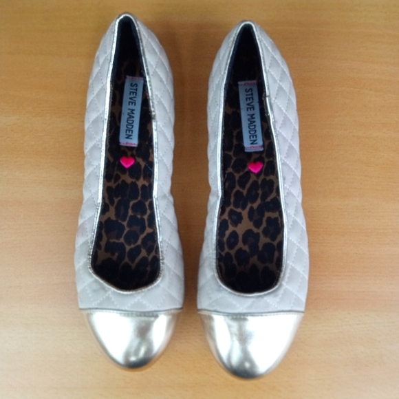 Steve Madden 'Bellaa' Quilted Nubuck Ballet Flats in Blush/Gold Sz. 6 - Picture 2 of 8